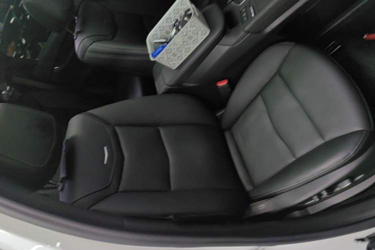 Used Cadillac XT5 2020 Revised Version 28T Luxury Edition Right Front Seat