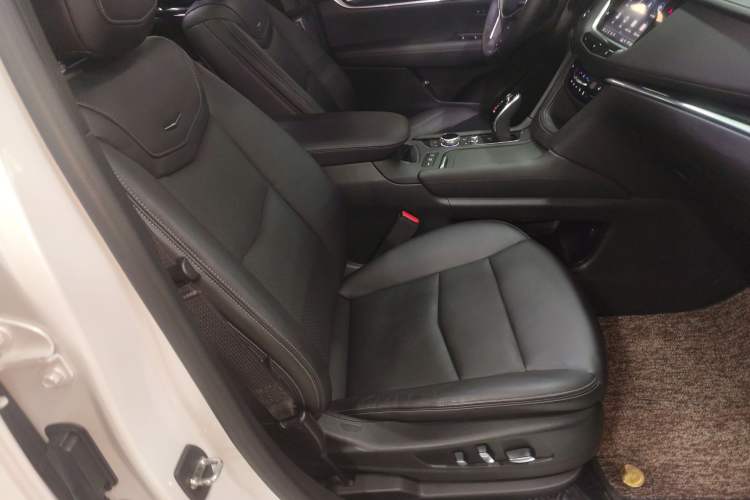 Used Cadillac XT5 2020 Revised Version 28T Luxury Edition Right Front Seat