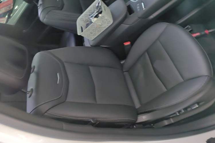 Used Cadillac XT5 2020 Revised Version 28T Luxury Edition Right Front Seat
