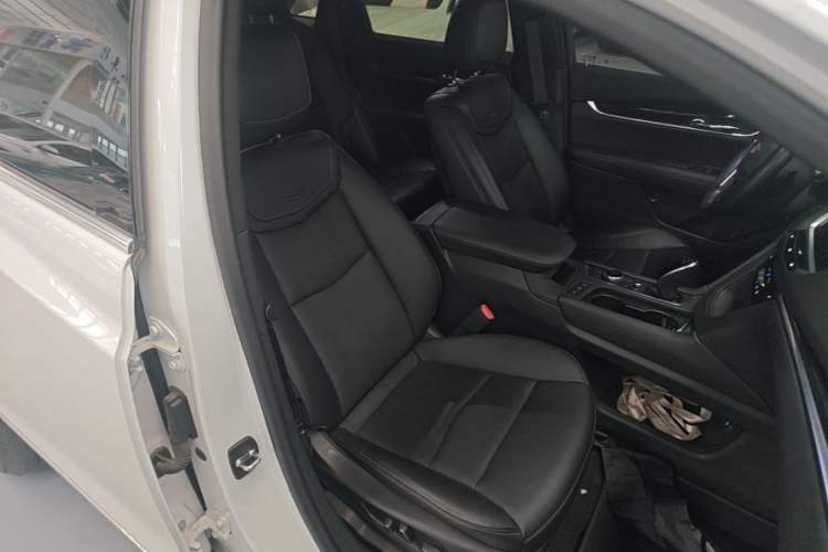 Used Cadillac XT5 2020 Revised Version 28T Luxury Edition Right Front Seat