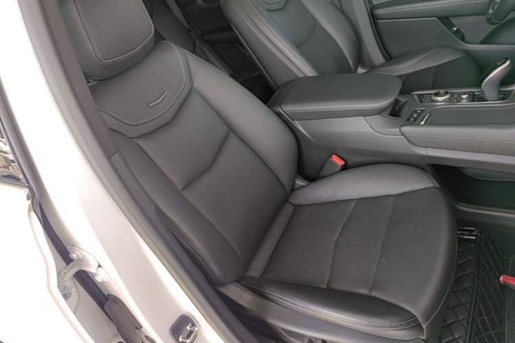 Used Cadillac XT5 2020 Revised Version 28T Luxury Edition Right Front Seat