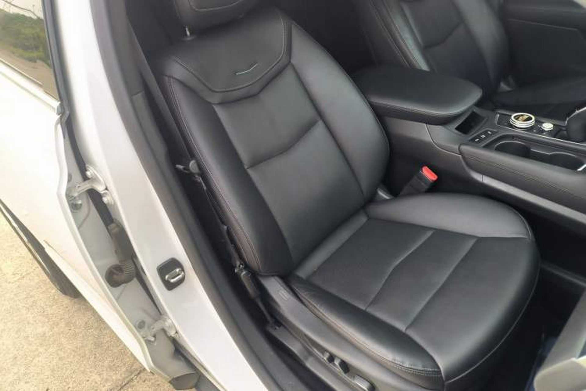 Used Cadillac XT5 2020 28T Luxury Version Right Front Seat