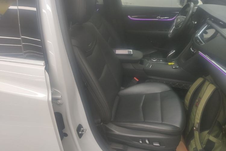 Used Cadillac XT5 2020 Revised Version 28T Luxury Edition Right Front Seat
