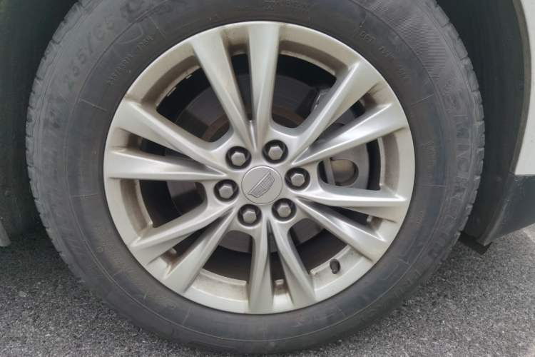 Used Cadillac XT5 2020 28T Four-Wheel Drive Tech Version Right Front Wheel Hub