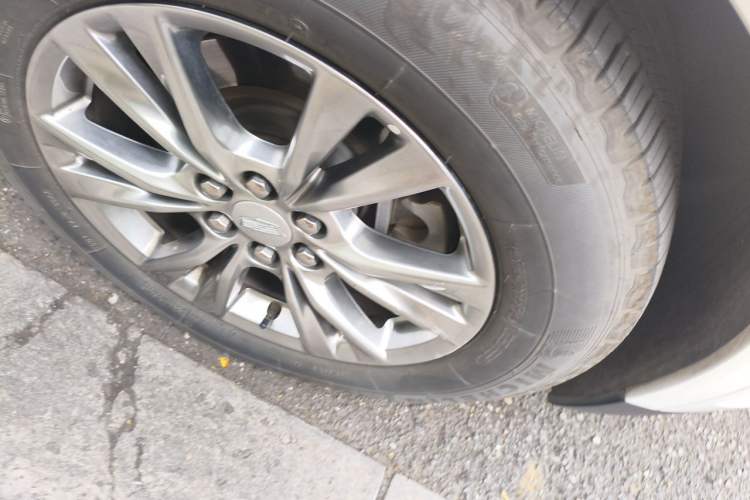 Used Cadillac XT5 2020 28T Four-Wheel Drive Luxury Version Right Front Wheel Hub