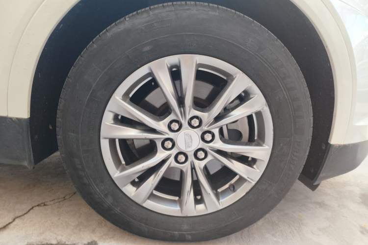 Used Cadillac XT5 2020 Revised Version 28T Four-Wheel Drive Luxury Edition Right Front Wheel Hub