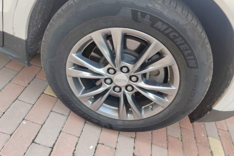 Used Cadillac XT5 2020 28T Four-Wheel Drive Luxury Version Right Front Wheel Hub