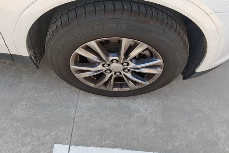 Used Cadillac XT5 2020 28T Luxury Version Right Front Wheel Hub
