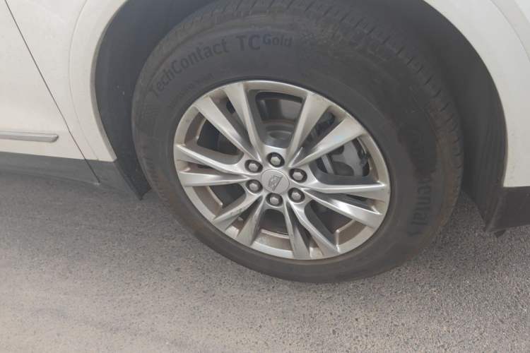 Used Cadillac XT5 2020 28T Luxury Version Right Front Wheel Hub