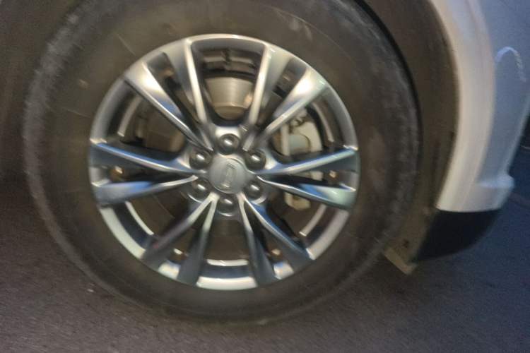 Used Cadillac XT5 2020 Revised Version 28T Luxury Edition Right Front Wheel Hub