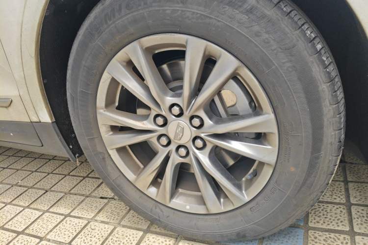 Used Cadillac XT5 2020 Revised Version 28T Luxury Edition Right Front Wheel Hub