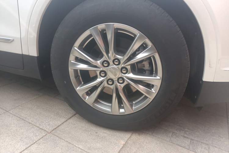 Used Cadillac XT5 2020 Revised Version 28T Luxury Edition Right Front Wheel Hub