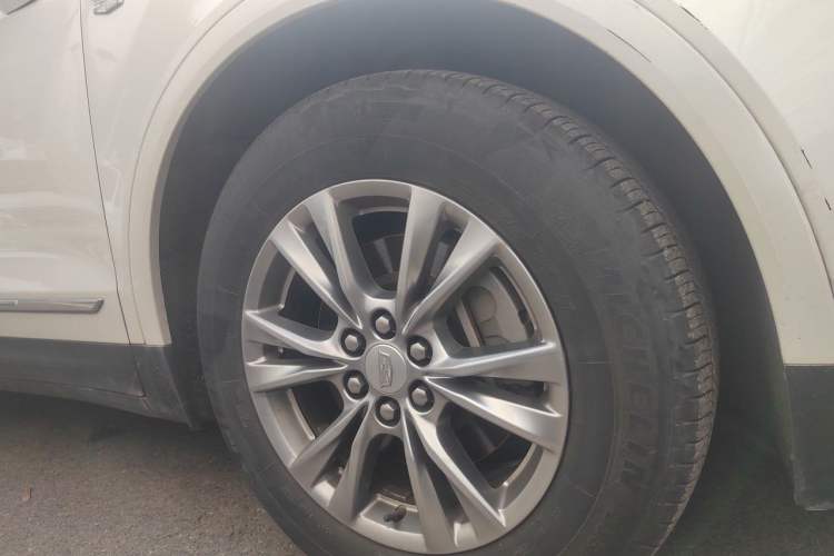 Used Cadillac XT5 2020 Revised Version 28T Luxury Edition Right Front Wheel Hub