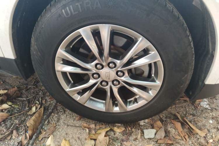 Used Cadillac XT5 2020 28T Luxury Version Right Front Wheel Hub