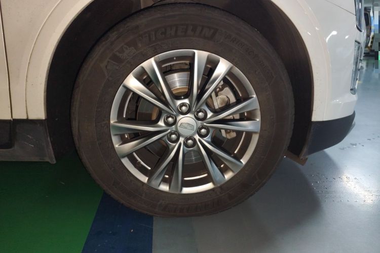 Used Cadillac XT5 2020 28T Luxury Version Right Front Wheel Hub