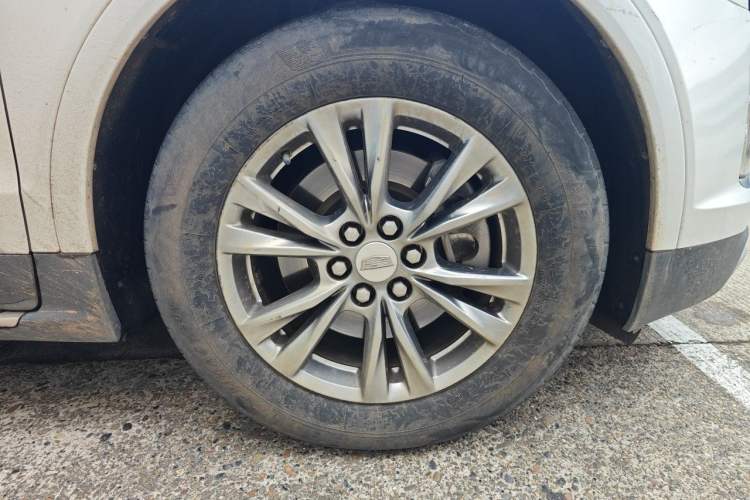 Used Cadillac XT5 2020 Revised Version 28T Tech Edition Right Front Wheel Hub
