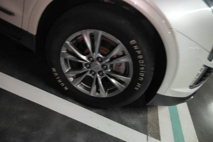 Used Cadillac XT5 2020 Revised Version 28T Luxury Edition Right Front Wheel Hub