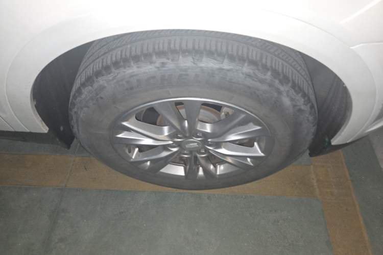 Used Cadillac XT5 2020 28T Four-Wheel Drive Luxury Version Right Front Wheel Hub