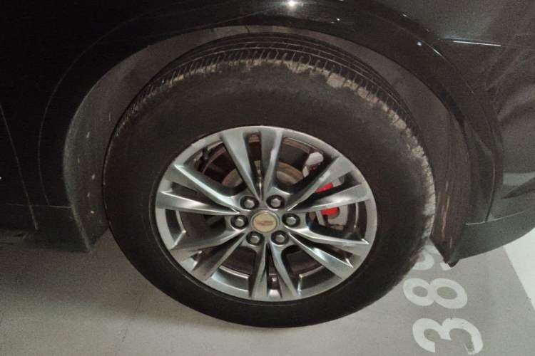Used Cadillac XT5 2020 28T Luxury Version Right Front Wheel Hub