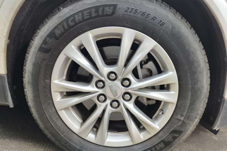 Used Cadillac XT5 2020 28T Four-Wheel Drive Tech Version Right Front Wheel Hub