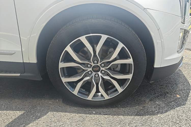 Used Cadillac XT5 2020 28T Four-Wheel Drive Luxury Version Right Front Wheel Hub