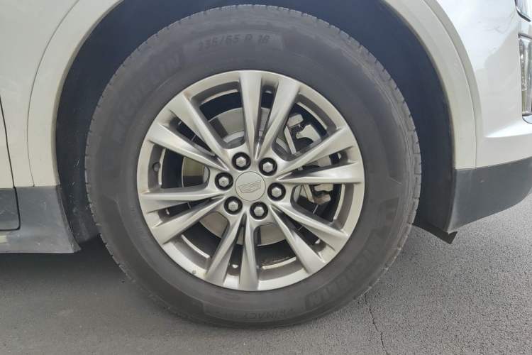 Used Cadillac XT5 2020 Revised Version 28T Luxury Edition Right Front Wheel Hub