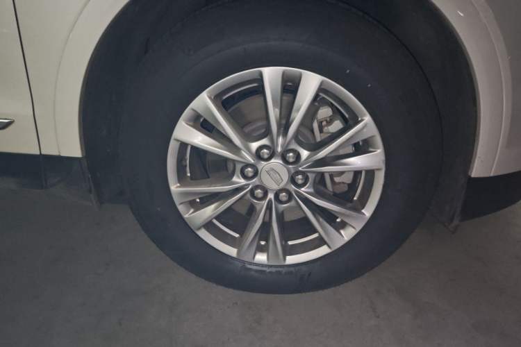 Used Cadillac XT5 2020 Revised Version 28T Luxury Edition Right Front Wheel Hub