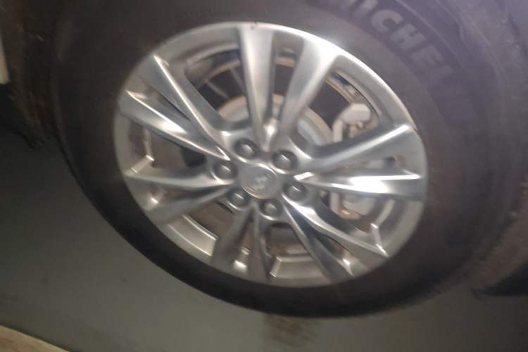 Used Cadillac XT5 2020 Revised Version 28T Four-Wheel Drive Luxury Edition Right Front Wheel Hub