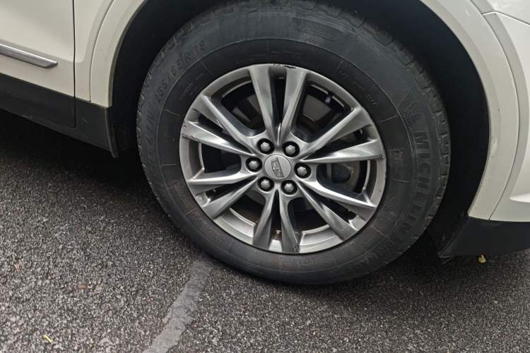 Used Cadillac XT5 2020 Revised Version 28T Luxury Edition Right Front Wheel Hub