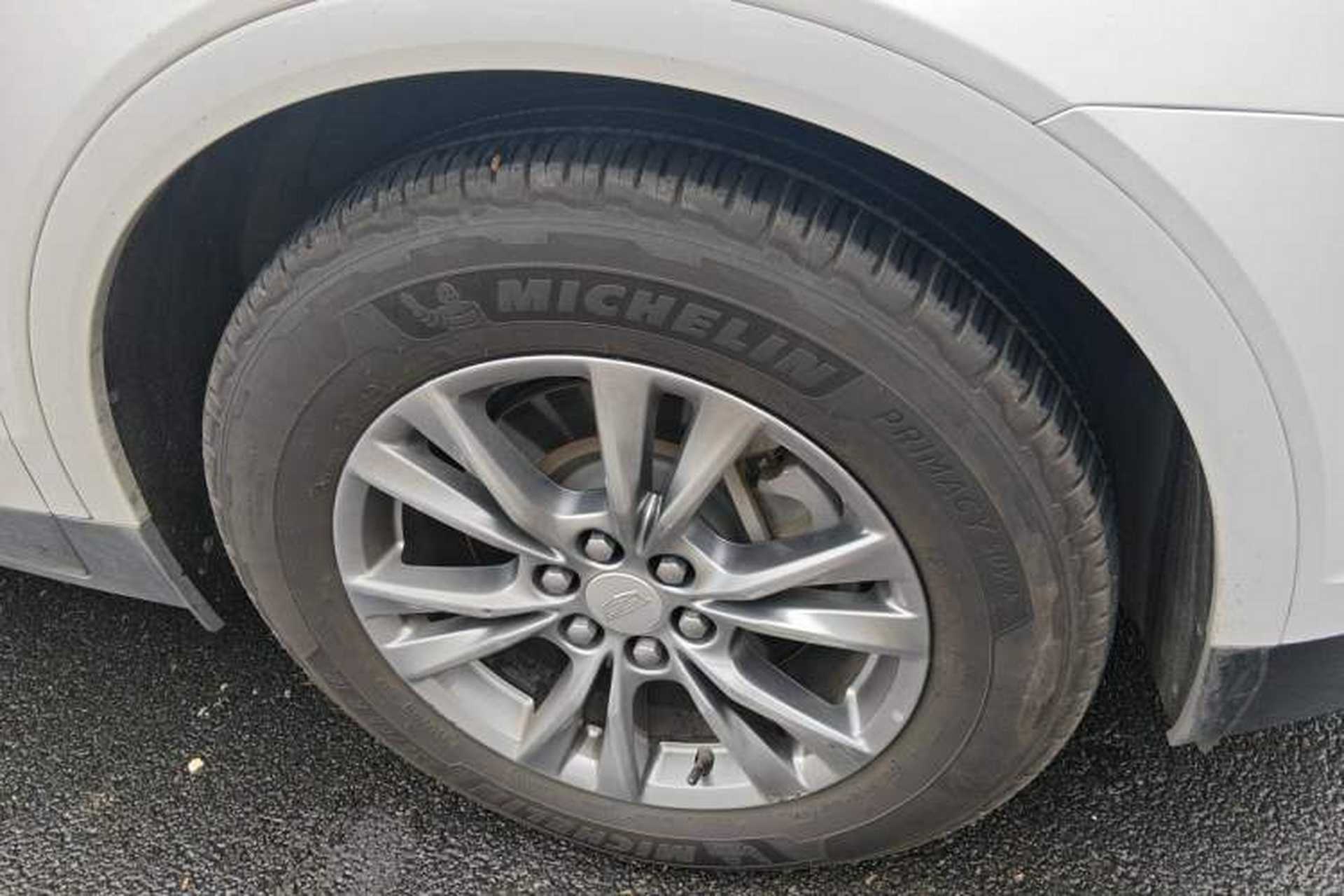 Used Cadillac XT5 2020 28T Luxury Version Right Front Wheel Hub