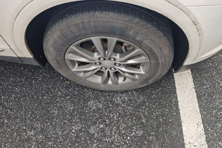Used Cadillac XT5 2020 28T Four-Wheel Drive Luxury Version Right Front Wheel Hub