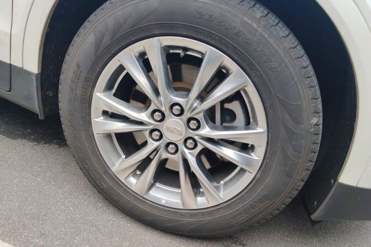 Used Cadillac XT5 2020 Revised Version 28T Luxury Edition Right Front Wheel Hub