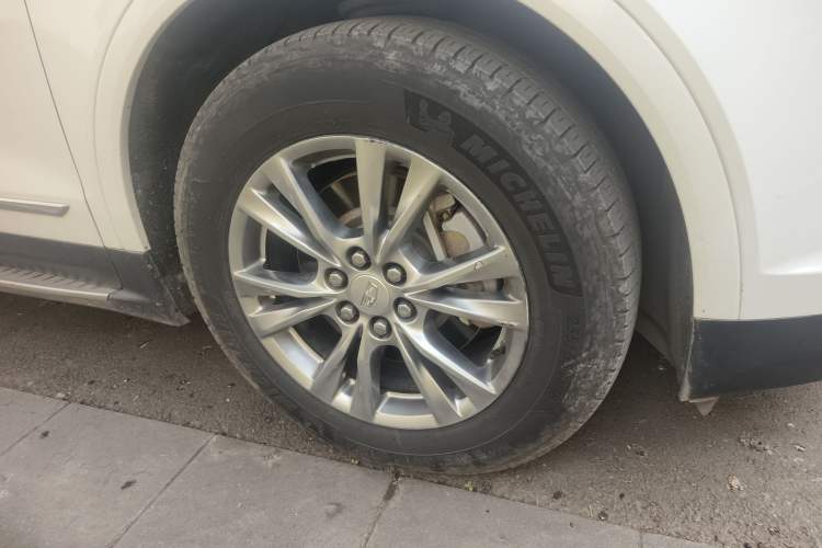 Used Cadillac XT5 2020 28T Four-Wheel Drive Luxury Version Right Front Wheel Hub