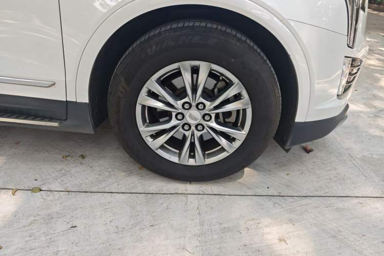 Used Cadillac XT5 2020 Revised Version 28T Luxury Edition Right Front Wheel Hub