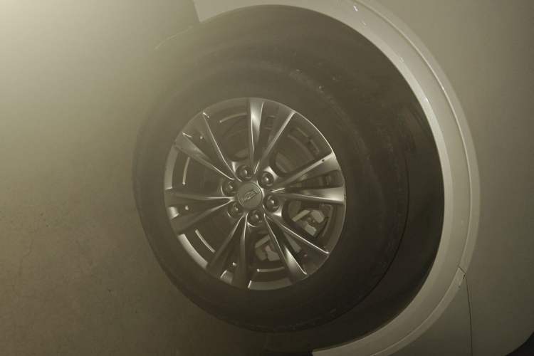 Used Cadillac XT5 2020 28T Luxury Version Right Front Wheel Hub
