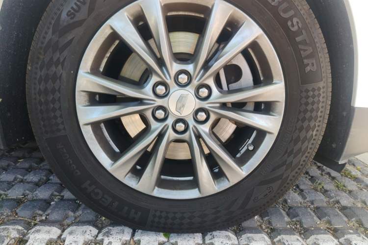 Used Cadillac XT5 2020 28T Luxury Version Right Front Wheel Hub