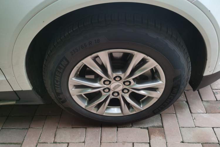 Used Cadillac XT5 2020 28T Four-Wheel Drive Luxury Version Right Front Wheel Hub