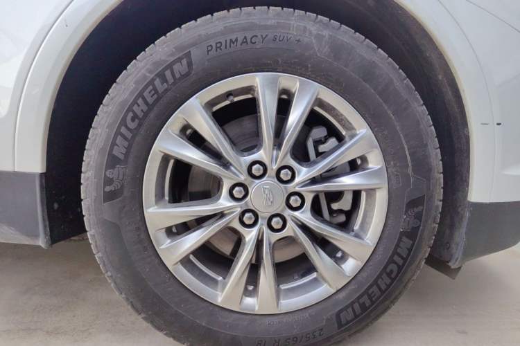Used Cadillac XT5 2020 Revised Version 28T Four-Wheel Drive Luxury Edition Right Front Wheel Hub