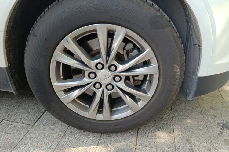 Used Cadillac XT5 2020 Revised Version 28T Luxury Edition Right Front Wheel Hub