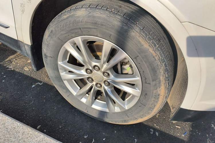 Used Cadillac XT5 2020 Revised Version 28T Luxury Edition Right Front Wheel Hub