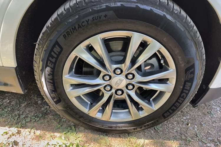 Used Cadillac XT5 2020 28T Four-Wheel Drive Luxury Version Right Front Wheel Hub