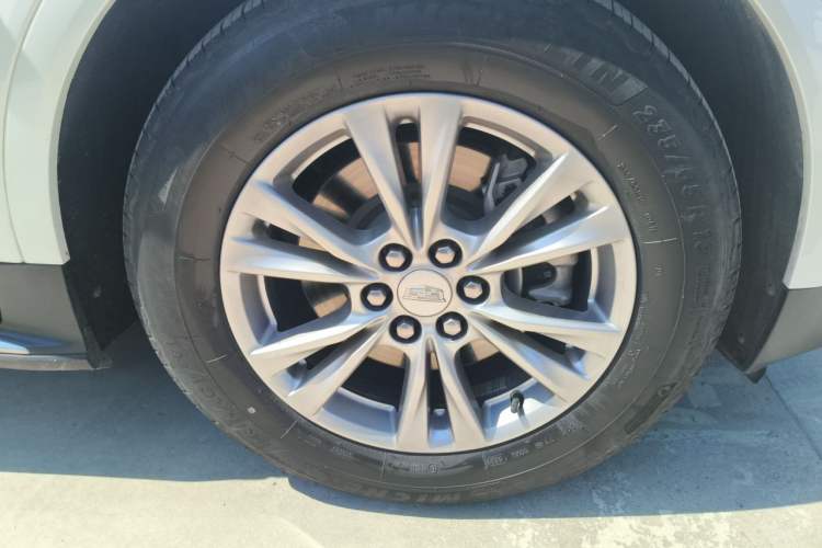 Used Cadillac XT5 2020 Revised Version 28T Luxury Edition Right Front Wheel Hub
