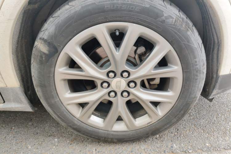 Used Cadillac XT5 2020 28T 4x4 Leading Sport Model Right Front Wheel Hub