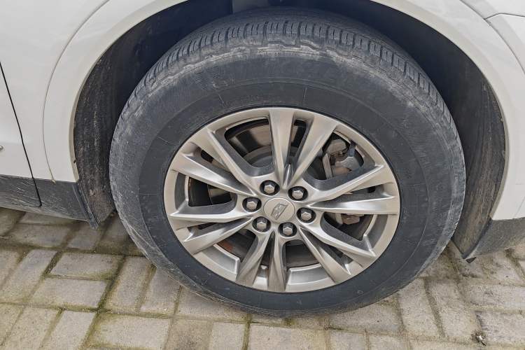 Used Cadillac XT5 2020 Revised Version 28T Luxury Edition Right Front Wheel Hub