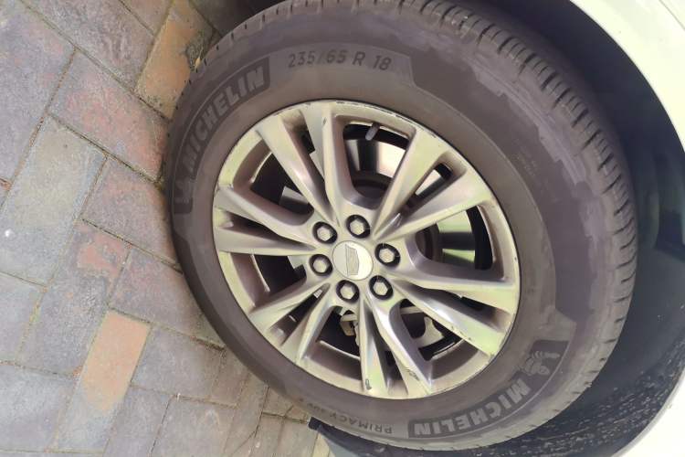 Used Cadillac XT5 2020 Revised Version 28T Luxury Edition Right Front Wheel Hub