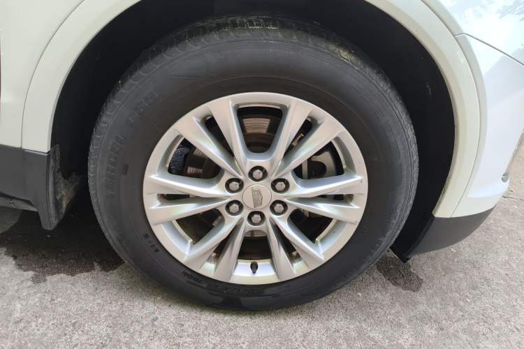 Used Cadillac XT5 2020 28T Four-Wheel Drive Tech Version Right Front Wheel Hub
