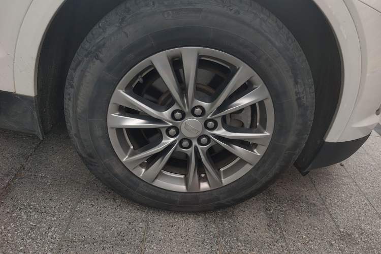 Used Cadillac XT5 2020 28T Four-Wheel Drive Luxury Version Right Front Wheel Hub