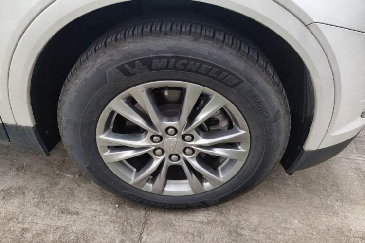 Used Cadillac XT5 2020 Revised Version 28T Luxury Edition Right Front Wheel Hub