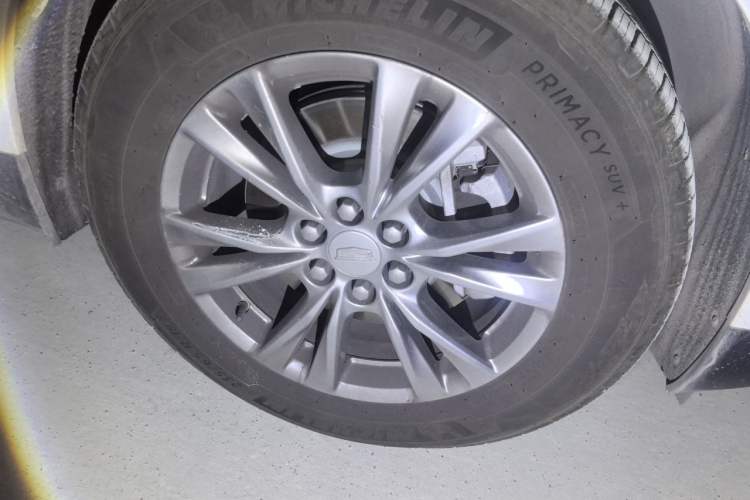 Used Cadillac XT5 2020 Revised Version 28T Luxury Edition Right Front Wheel Hub
