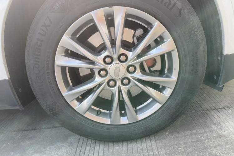 Used Cadillac XT5 2020 Revised Version 28T Luxury Edition Right Front Wheel Hub
